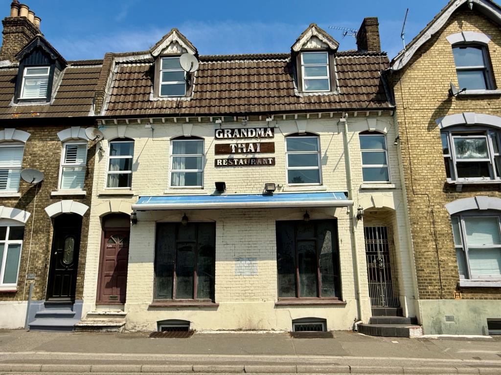 Lot: 11 - FOUR STOREY DOUBLE FRONTED BUILDING WITH POTENTIAL - Double fronted four storey building
